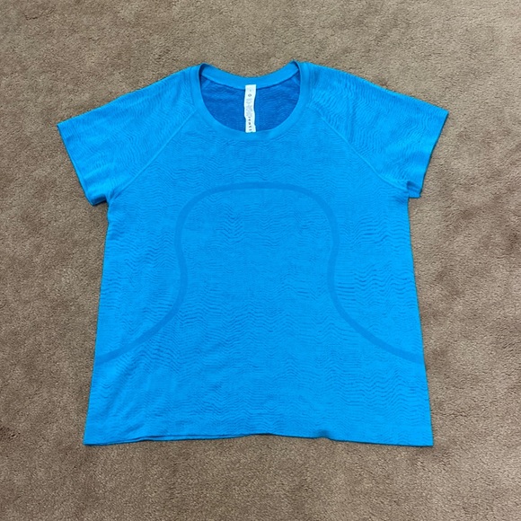 lululemon athletica Tops - Lululemon Turquoise Tide Ripple Wave Hawaiian Blue Swiftly Tech SS Race Length